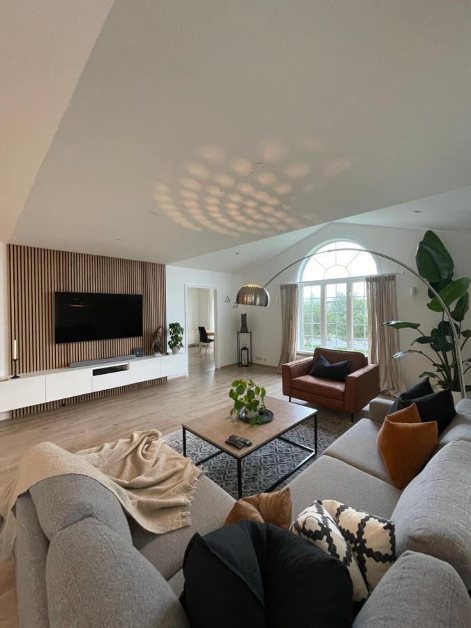 4-Bedroom Villa With Private Gym And Hot-Tub Reykjavik Exterior photo